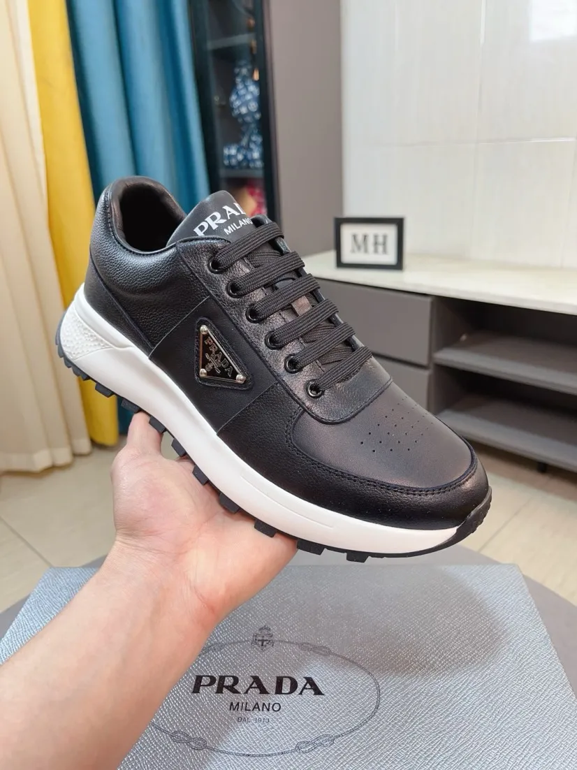 Men's shoes 💰440🌹🌹 [Prada] New men's shoes from the Milan show are released, new models from the official website: 1 production 🔺Original version, continuing the charm inheritance, innovation and tribute ⚫️Young and fashionable you must have 🎗movable feet without odor; imported suede cowhide with wear-resistant rubber soles; suitable for all seasons, fashionable and versatile. Code number:38-44